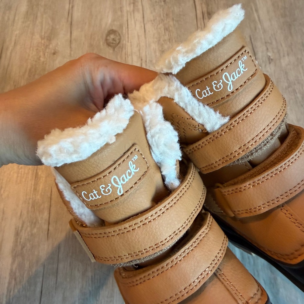 Cat & Jack Toddler Kids Tan Black Faux Fur Lined Winter Duck Boots Size 8 - Picture 3 of 9